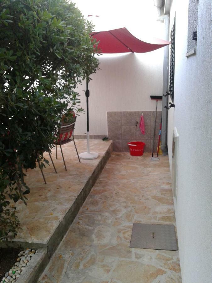 Apartment Milka Petrcane Exterior photo